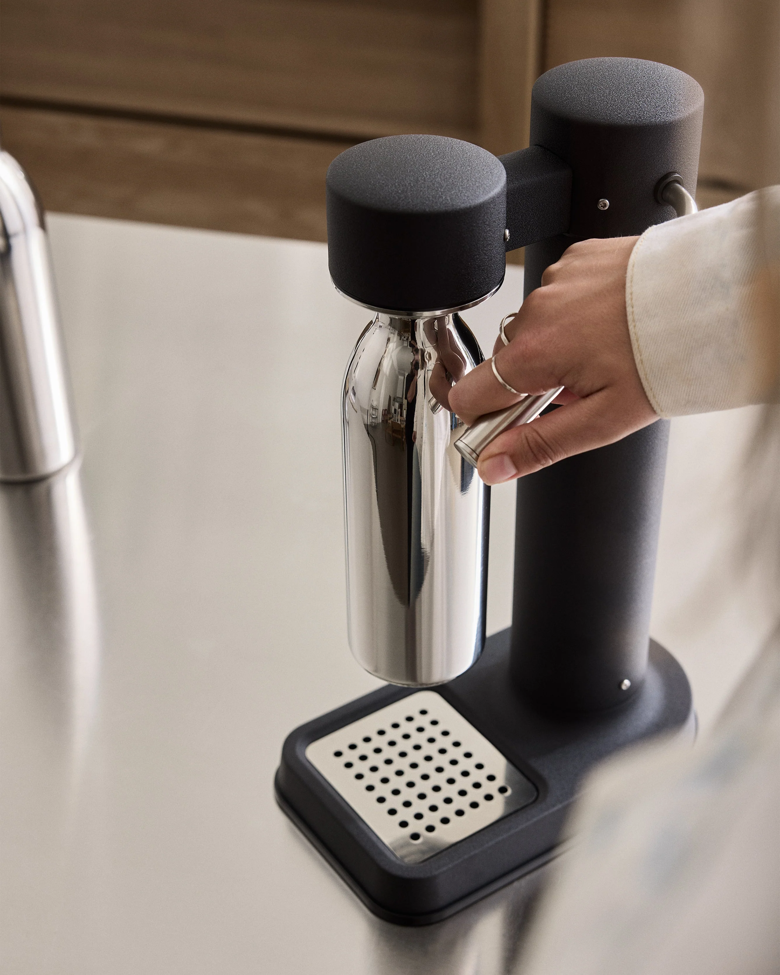 Insulated Water Carbonator Bottle - Image 3