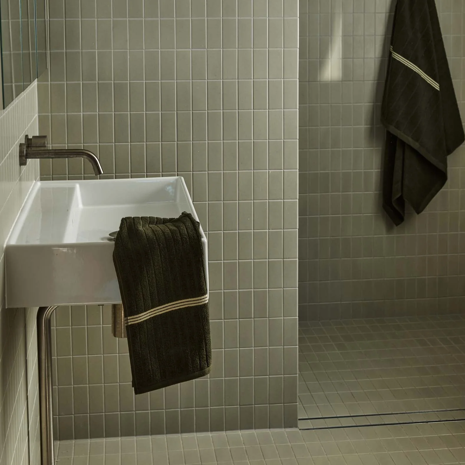 Emerald Hand Towel - Moss - Image 5