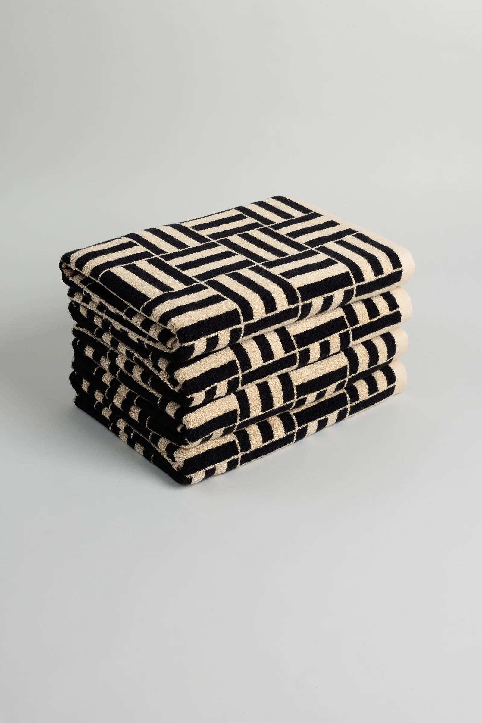 Willis Pool Towel - Sand & Noir - Image 11