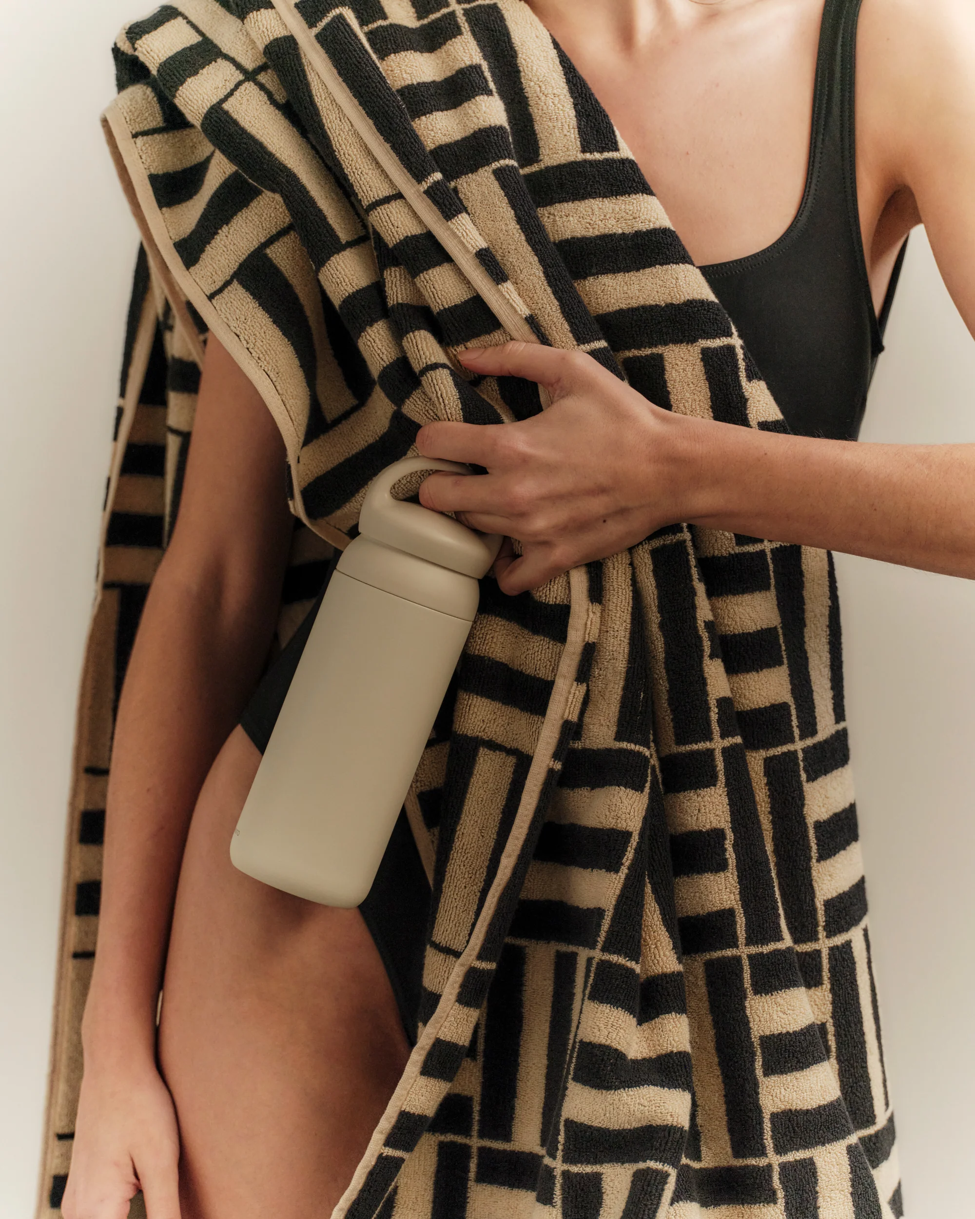 Willis Pool Towel - Sand & Noir - Image 3