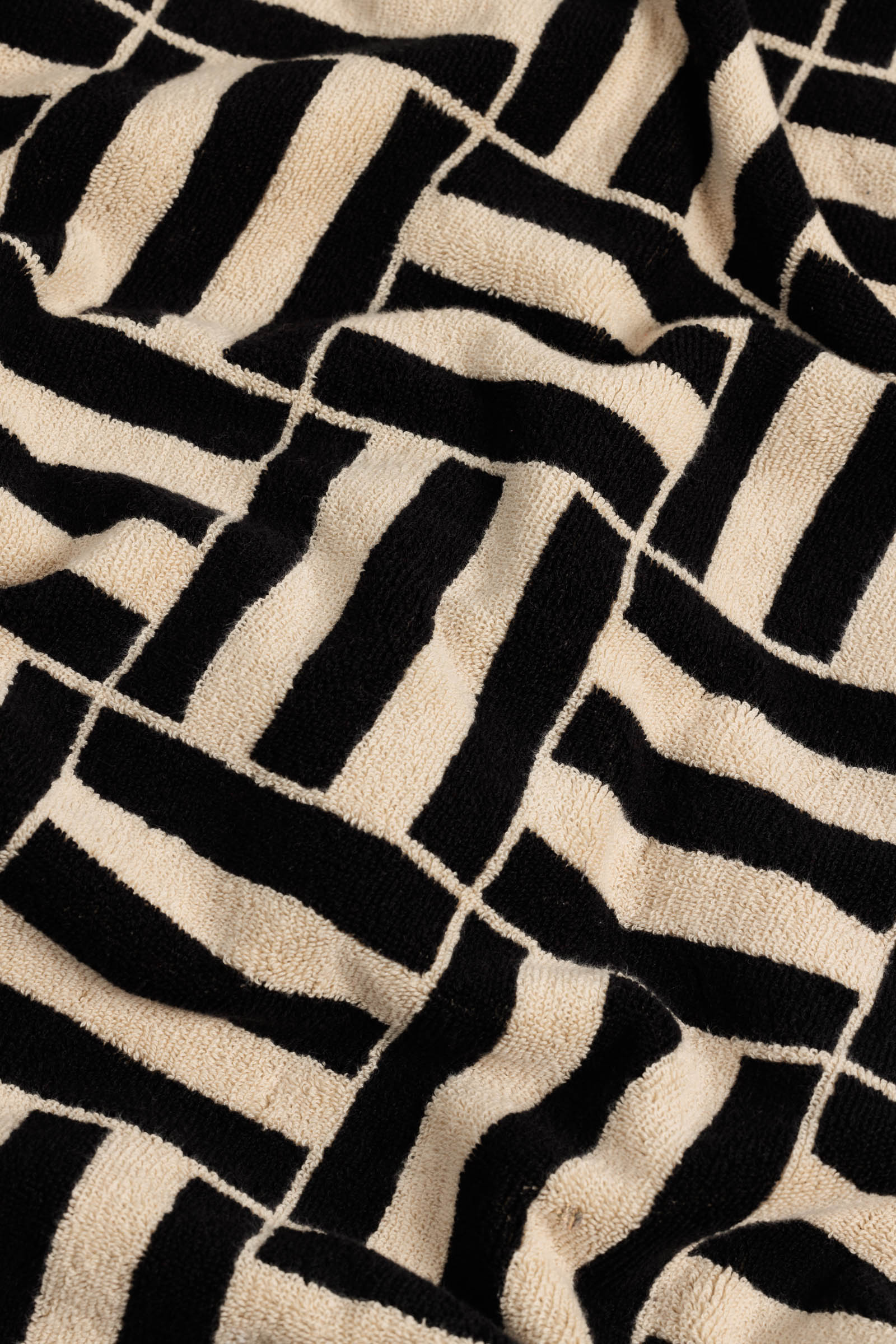 Willis Pool Towel - Sand & Noir - Image 9