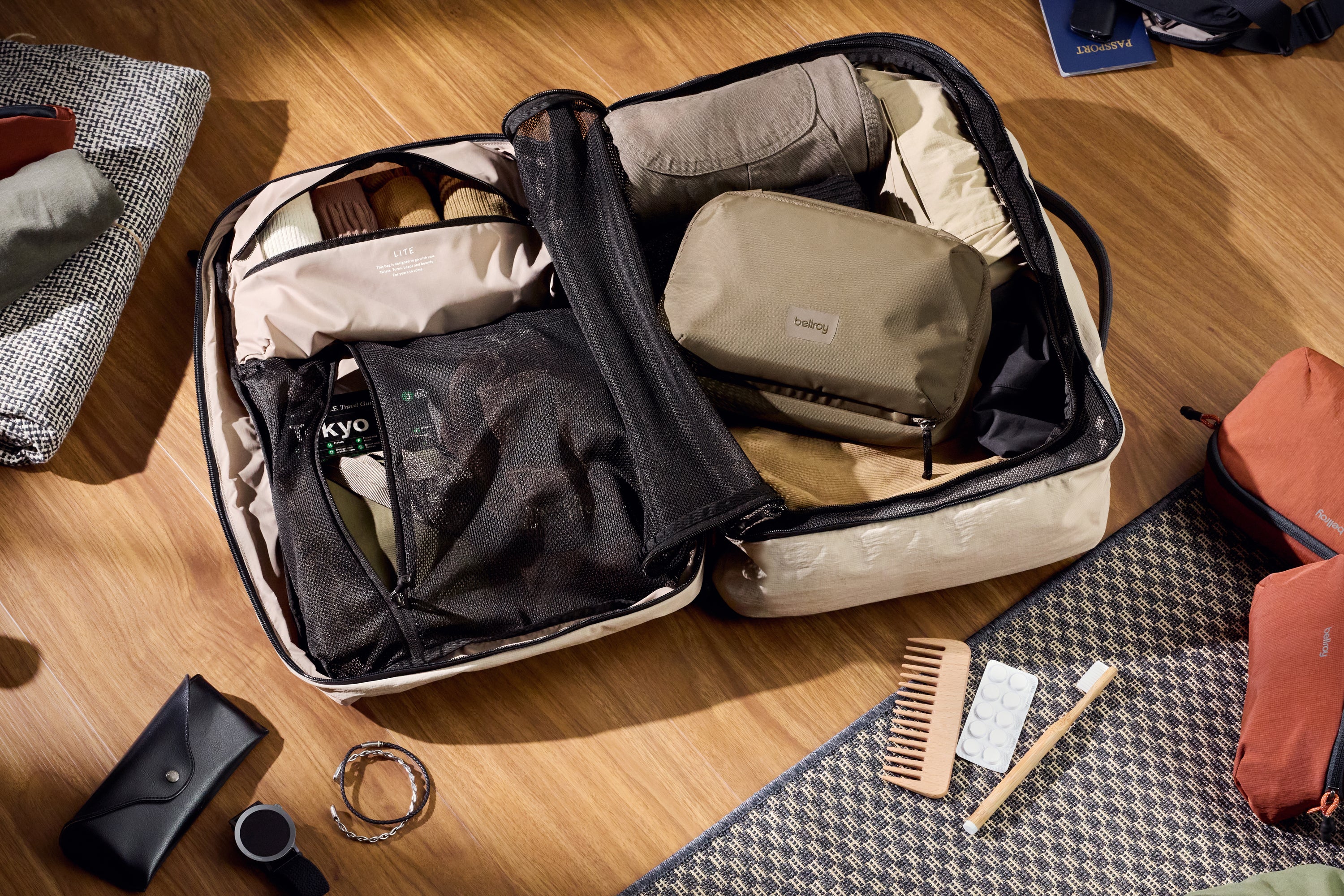 Hanging Toiletry Kit - Black - Image 10
