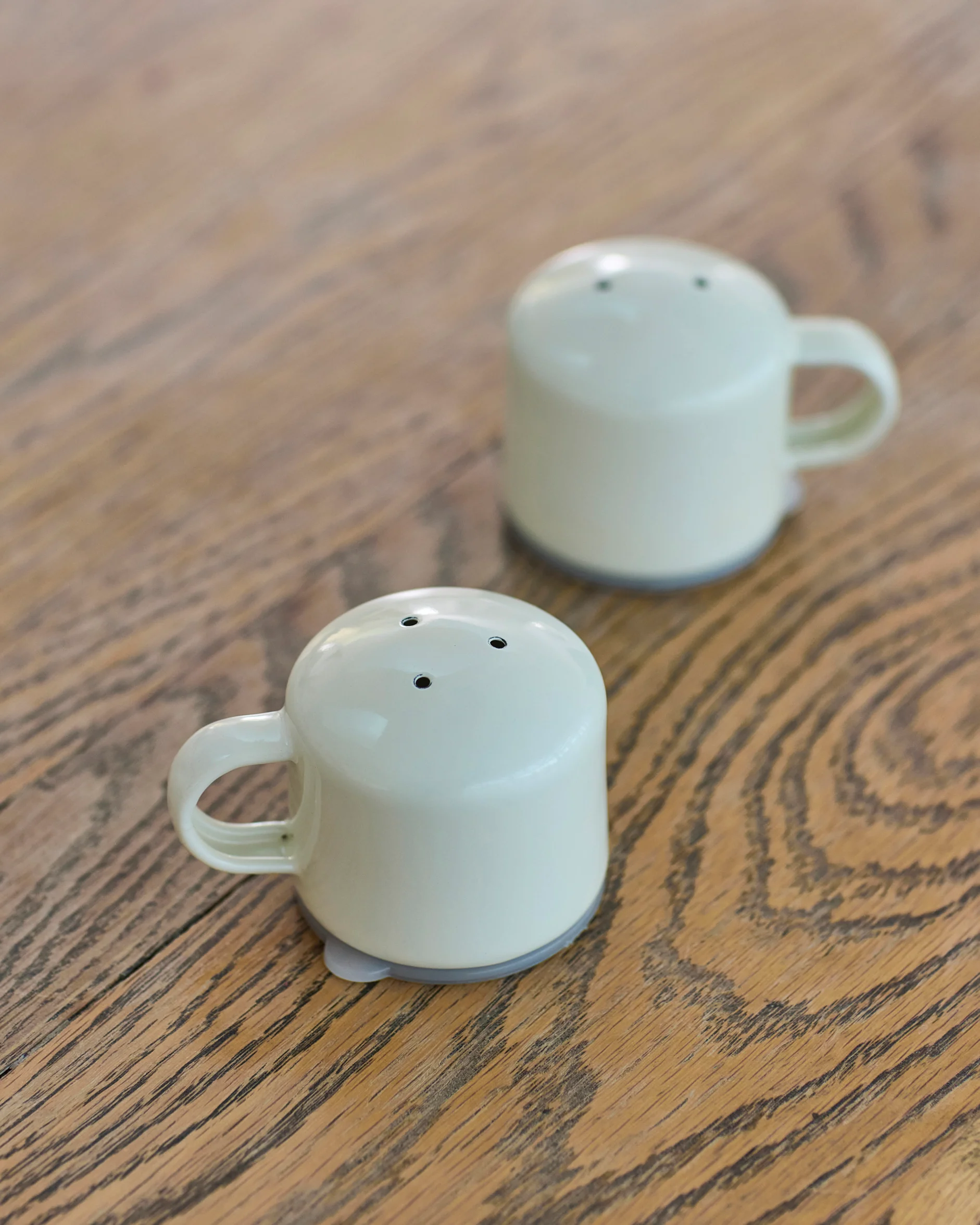 Enamel Salt & Pepper Shaker Set - Image 2
