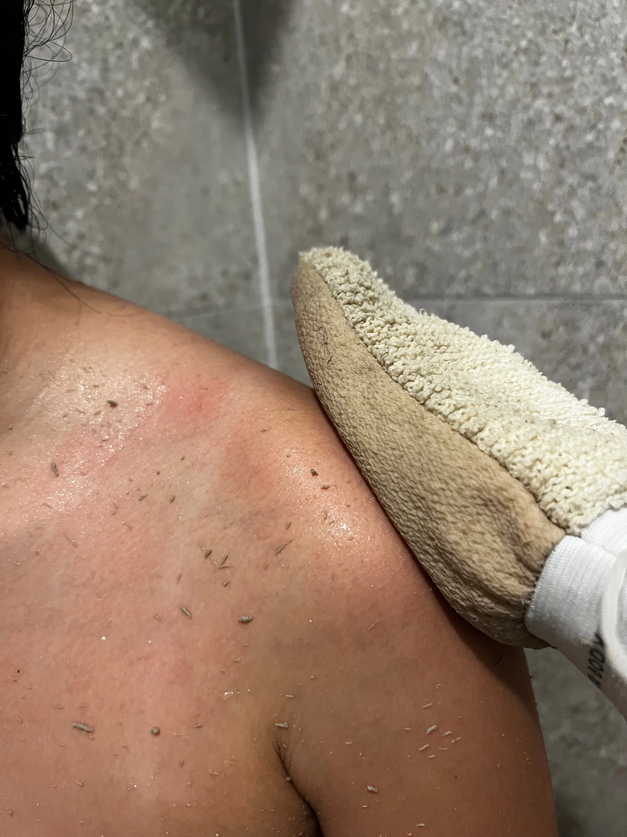 Dual Side Exfoliating Glove - Image 4
