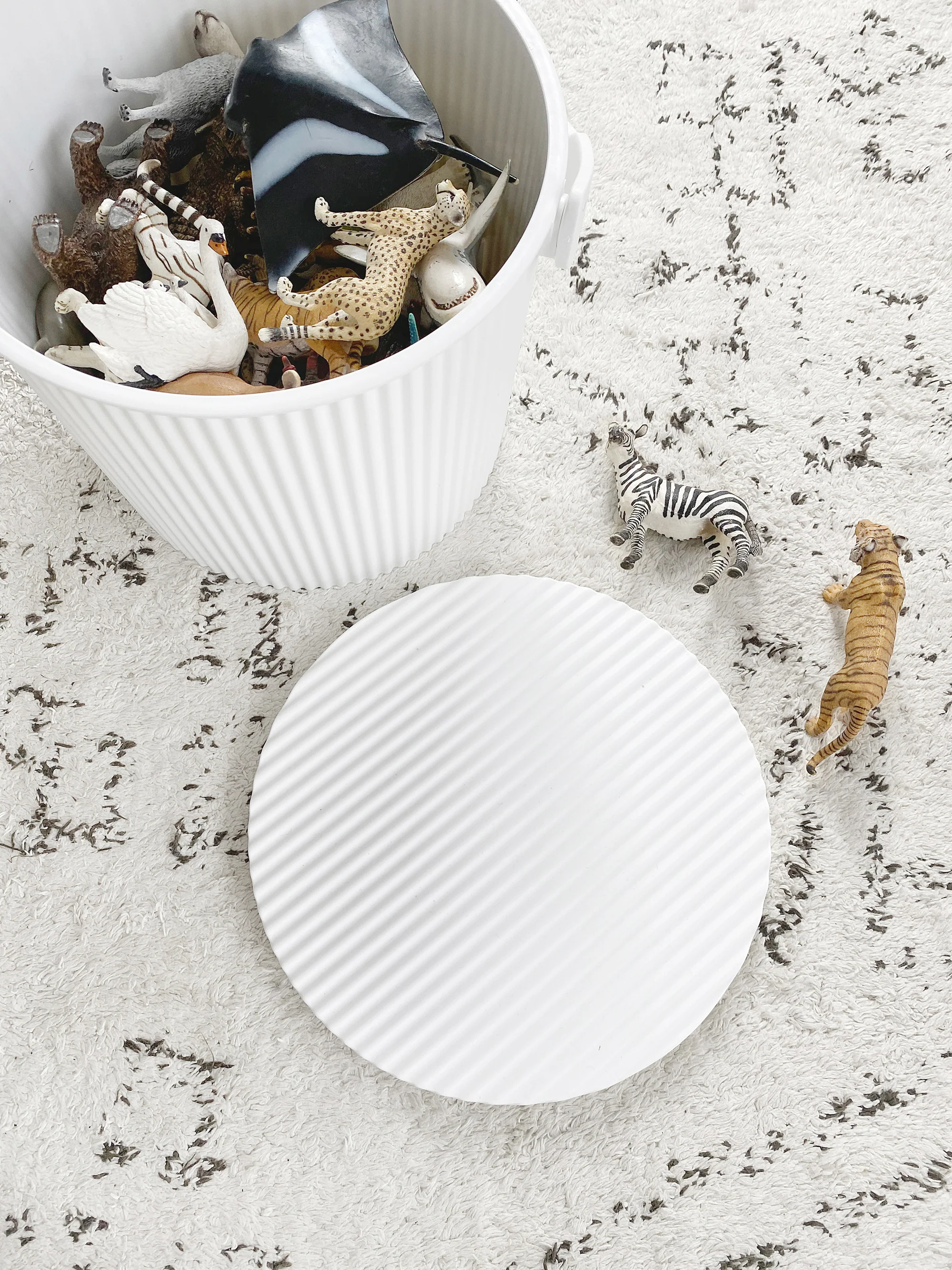 Super Bucket - White - Image 5
