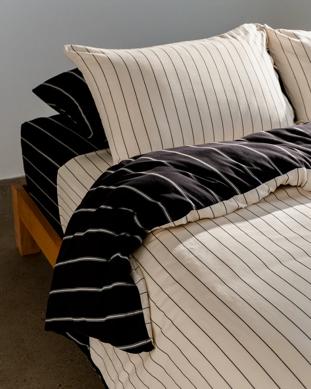 Versa Duvet Cover - Ink & Snow - Image 2