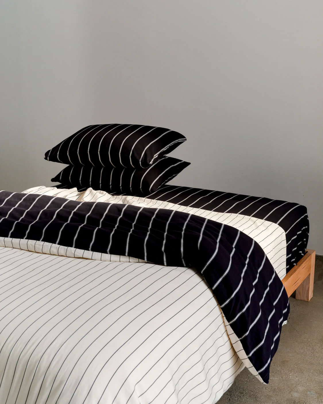 Versa Duvet Cover - Ink & Snow - Image 3