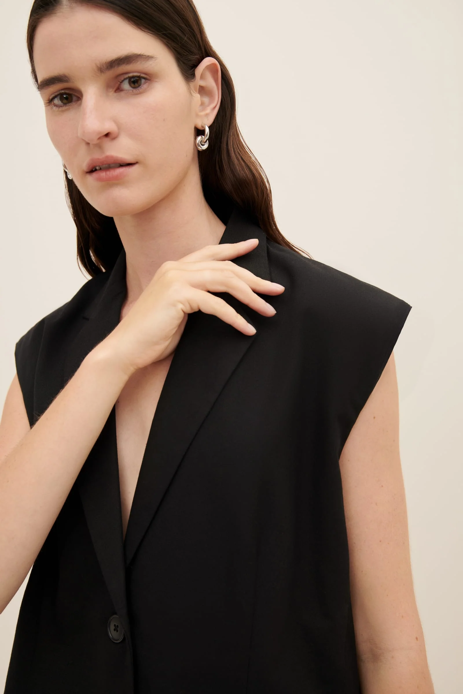Lena Sleeveless Blazer - Image 10