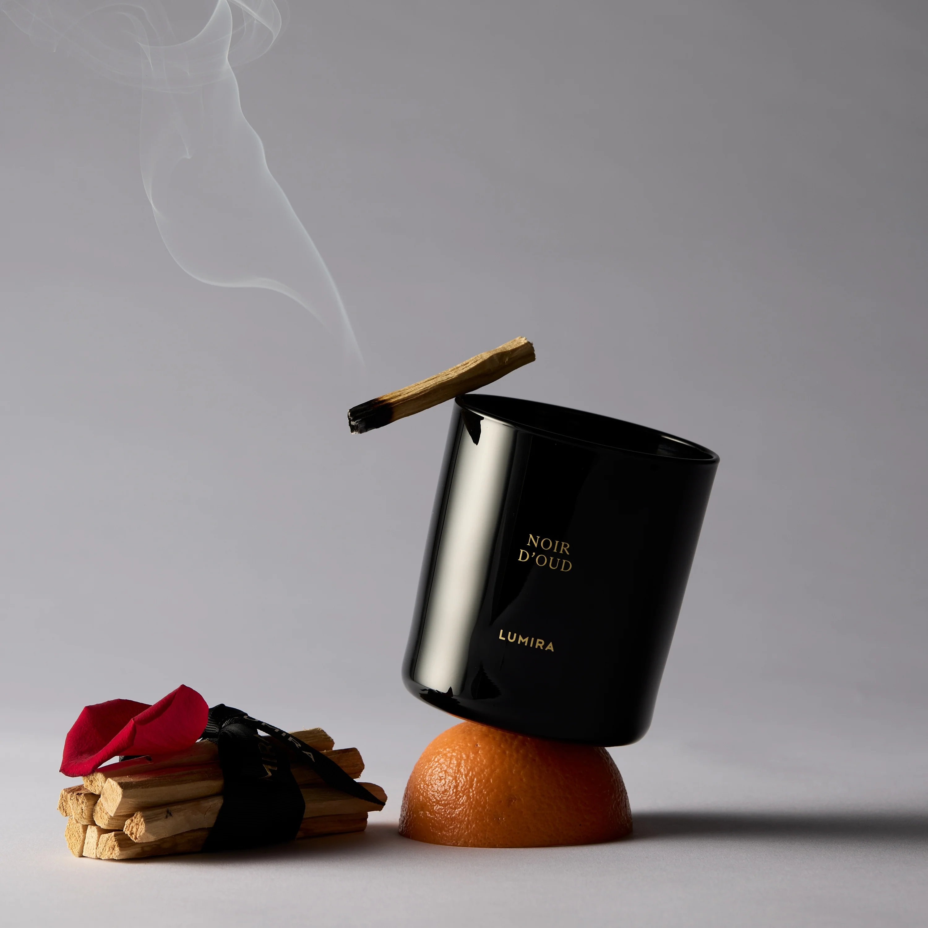 Noir d'Oud Candle - Image 3