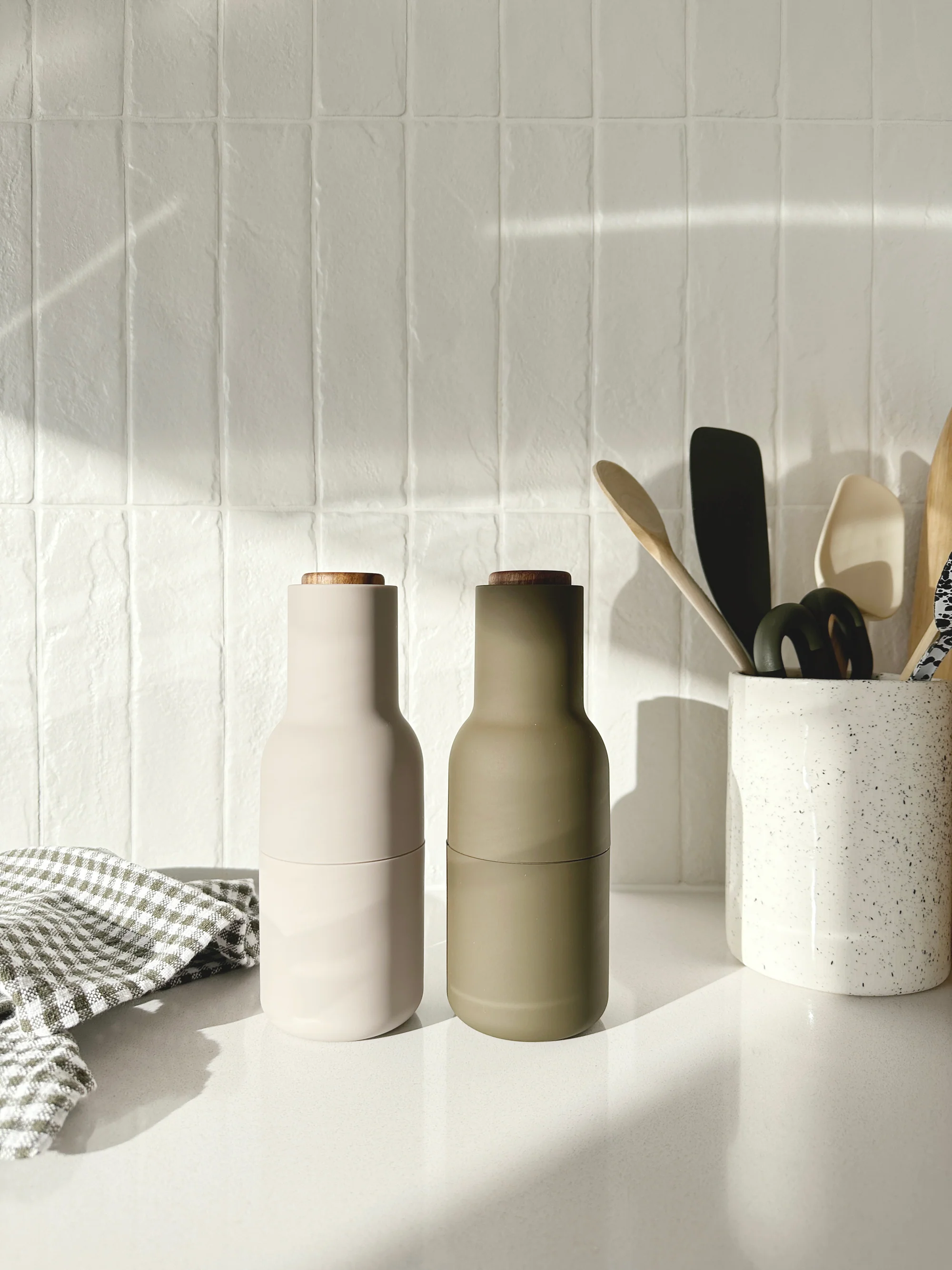 Salt & Pepper Grinders - Beige & Green - Image 3