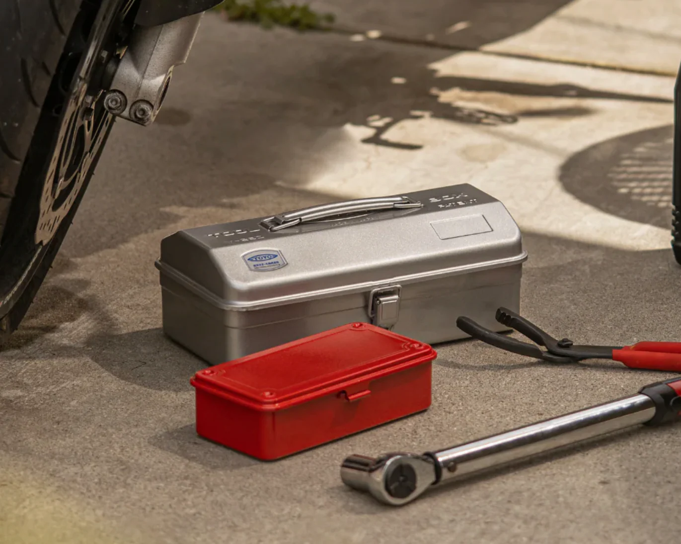 Camber-Top Toolbox - Silver - Image 8
