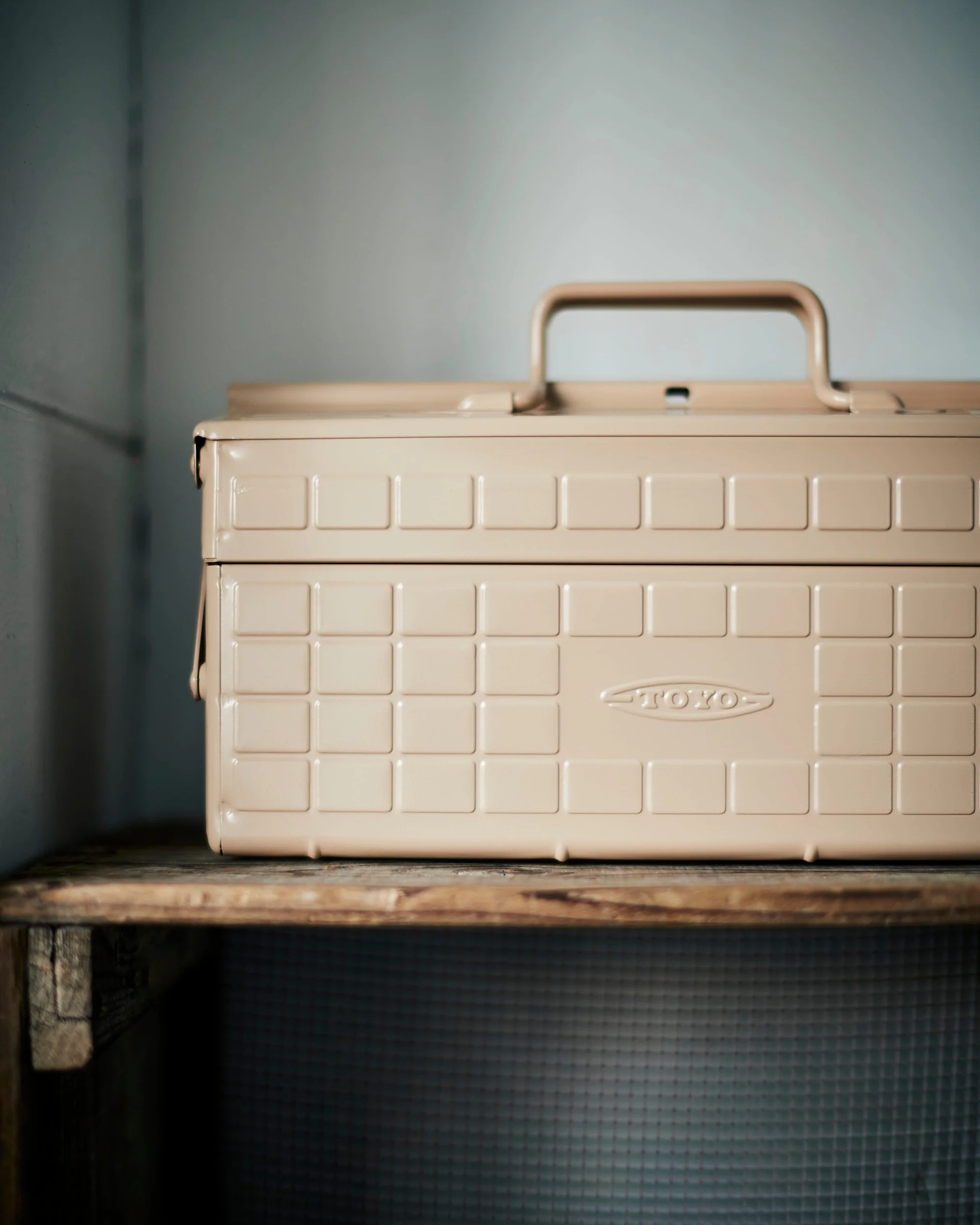 Cantilever Toolbox - Beige - Image 2