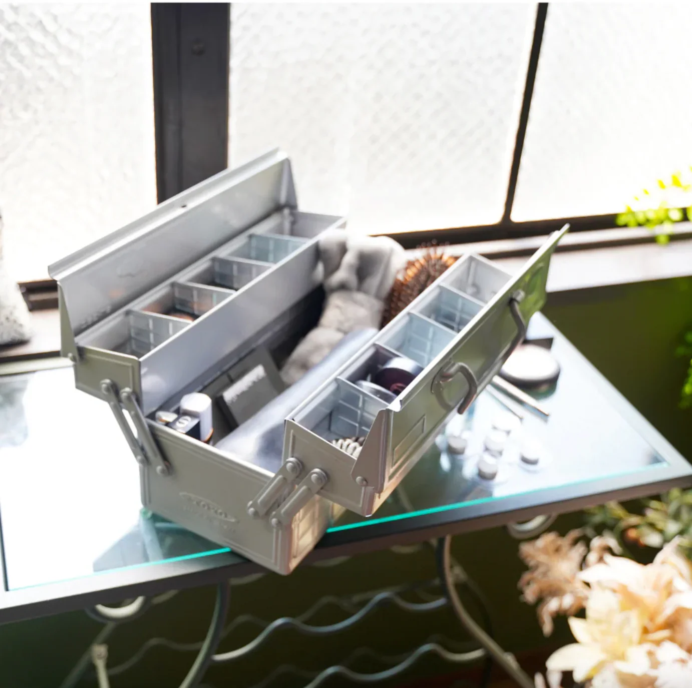 Cantilever Toolbox - Silver - Image 6